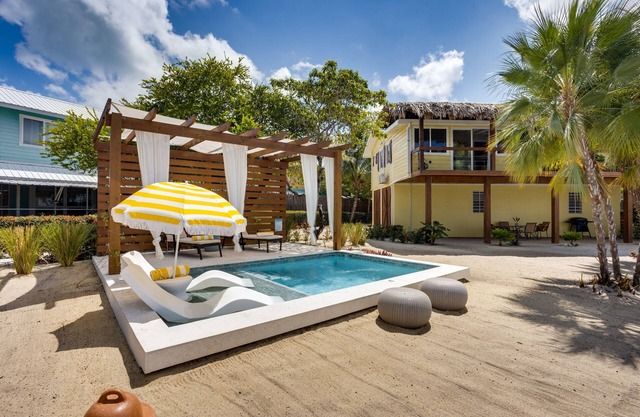 Comfortable designer house in Maya Beach w/ Pool