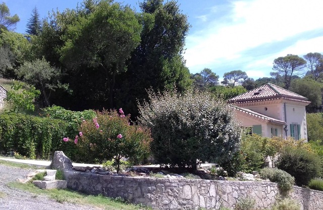 Cómoda casa de campo con 3 dormitorios y piscina en Anduze