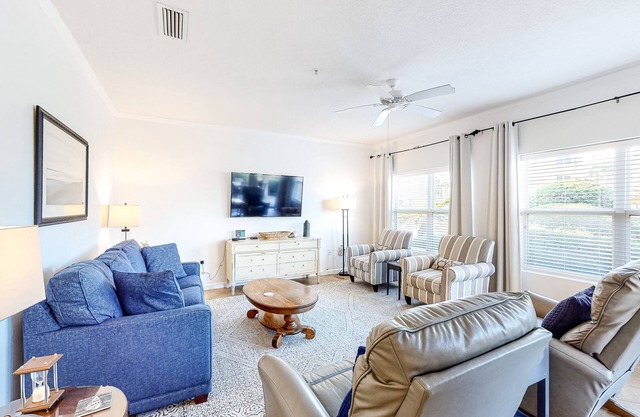 Comfortable ground floor condo with pool & hot tub access, W/D, WiFi, and AC
