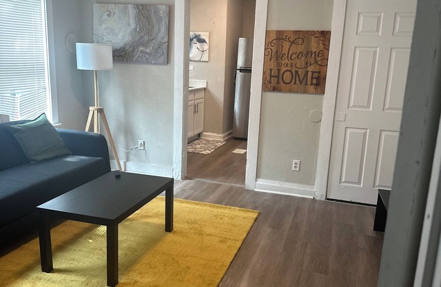 Comfortable Historic Home w/Full Kitchen + Laundry