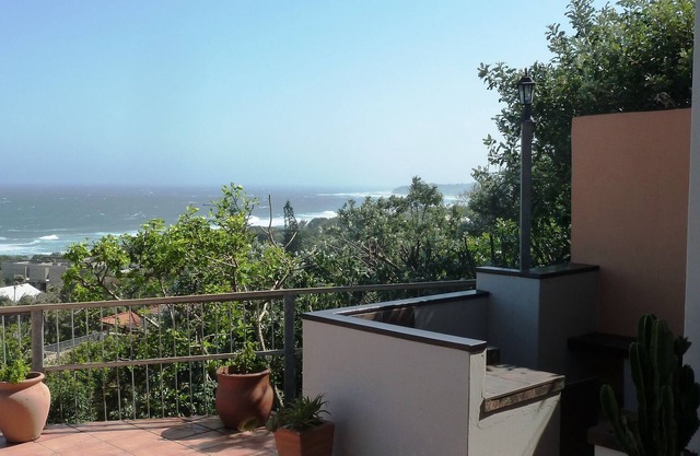 Casa de vacaciones con magníficas vistas al mar, WiFi gratuito, aire acondicionado, gran terraza con zona de barbacoa