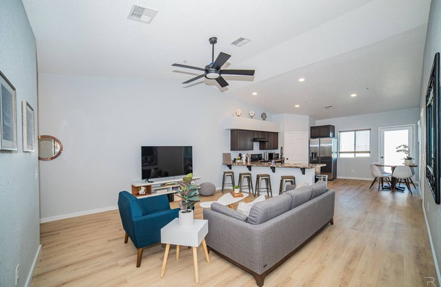 Comfortable Mid-Century Style Home in Central Yuma