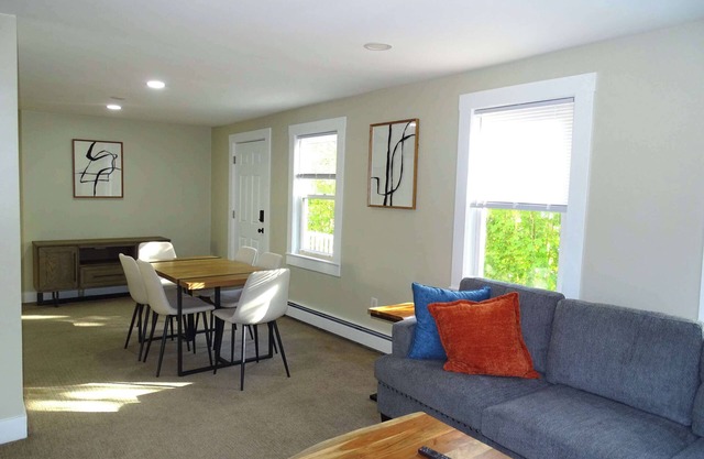 Comfortable Renovated 3 Bed Apartment