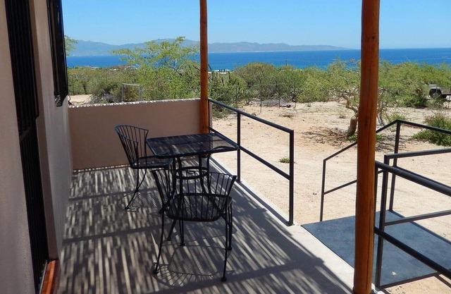 Cómoda Studio Casita totalmente equipada con terraza y vista al mar