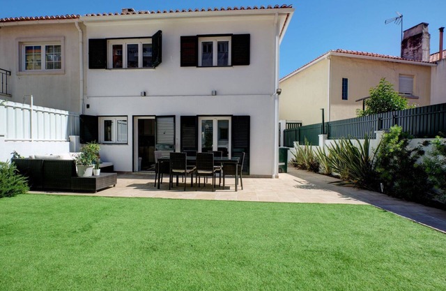 Comfortable Town House in Quiet Area by LovelyStay