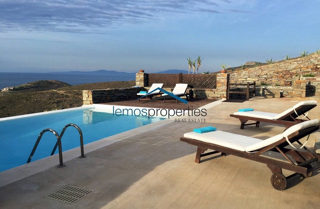 Villa de 120 metros cuadrados con piscina y una gran vista al mar ideal para relajarse