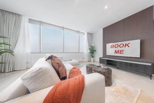 Comfy 1 Bed in Sky Gardens Sleeps 4 With Pool