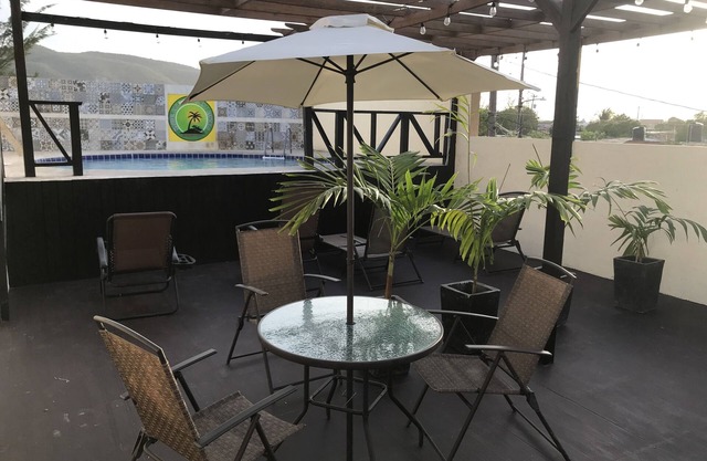Comfy 2 Bedroom with Pool, Cabana & Pergola.
