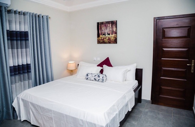 Comfy 2 bedrooms w/free Wi-Fi (East Airport)