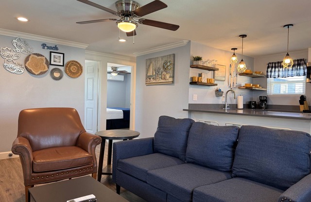 Comfy Coastal Cottage Three