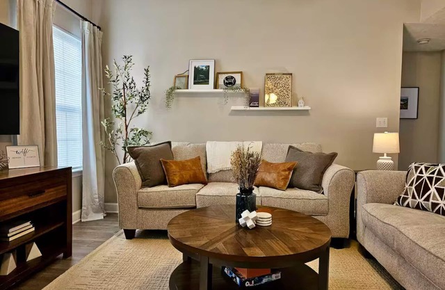 Comfy Home with 4 Beds - 10 mins to Downtown
