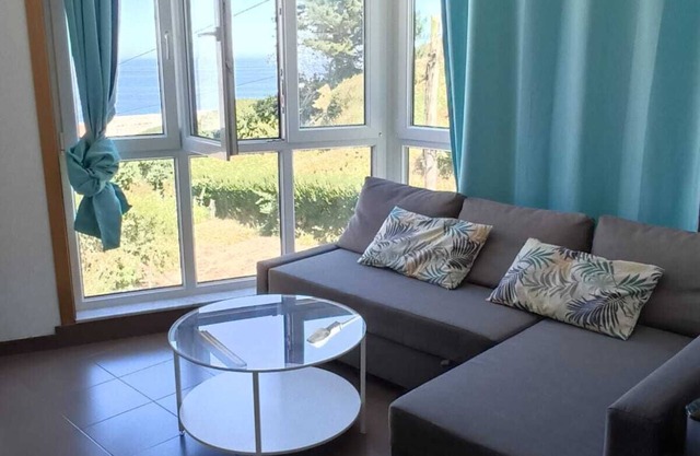 Apartamento completo con vistas al mar y la montaña