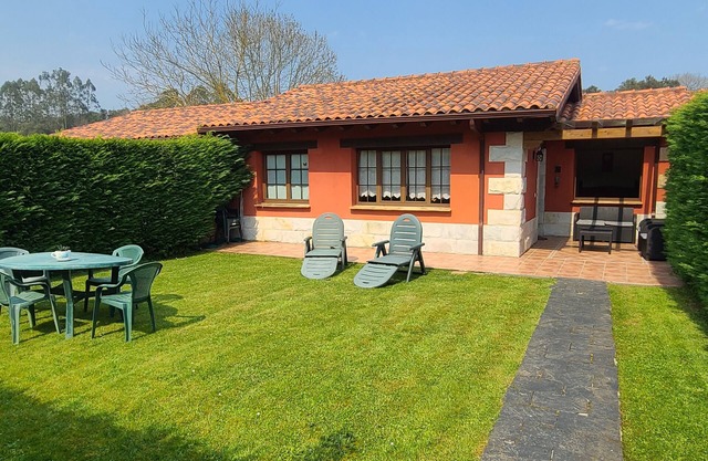 Apartamento completo rojo en Llanes