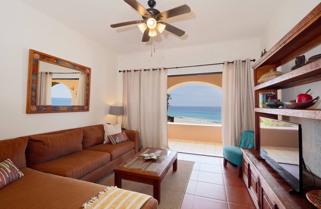 COMPLETAMENTE REMODELADO Impresionante condominio frente al mar!