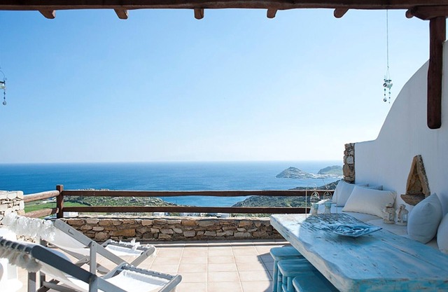 Casa compleja, piscina, vista al mar cerca de la playa de Lia y Kalafati