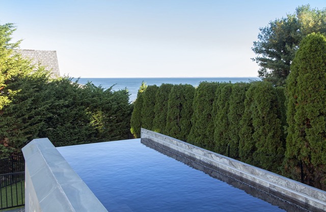 Cerca de la playa de Compo, piscina infinita, espectacular vista al agua en esta elegante casa nueva