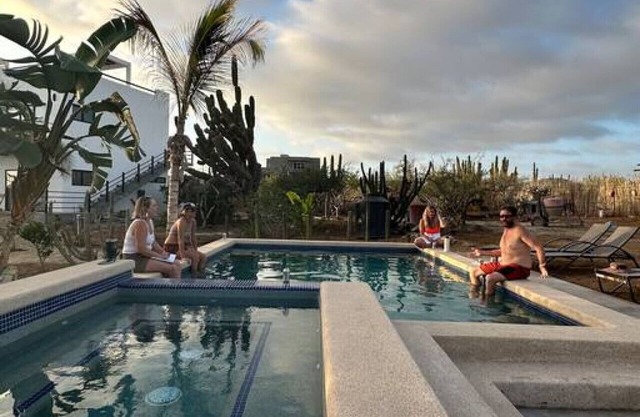 Condo#4-5 Min Walk 2 Beach/Surf-Sleeps4Queen Suite