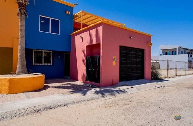Condo 4, In town and steps to the beach and Malecon