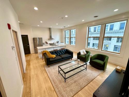 Condo C - Gallery Suites Downtown Marion