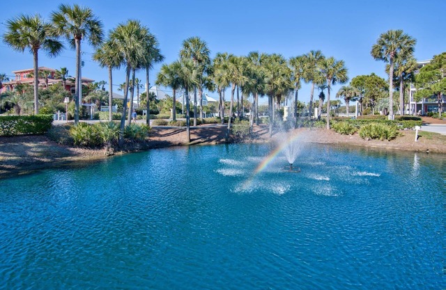 Summer Availability! Condo Directly Across from the Beach! 2 Adult Bikes! Walk to Dining!