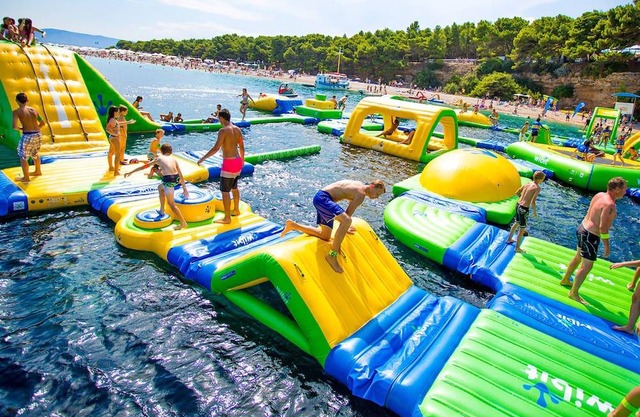 MEJOR PUNTO DE VACACIONES EN SICAMOUS EN EL SHUSWAP, INCLINADO DESLIZAMIENTO DE 25 PIES EN BARCO