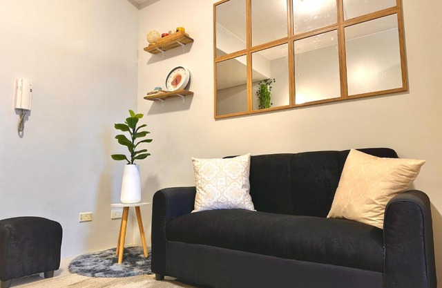 Condo in QC 1br with balcony - Hershey's Crib
