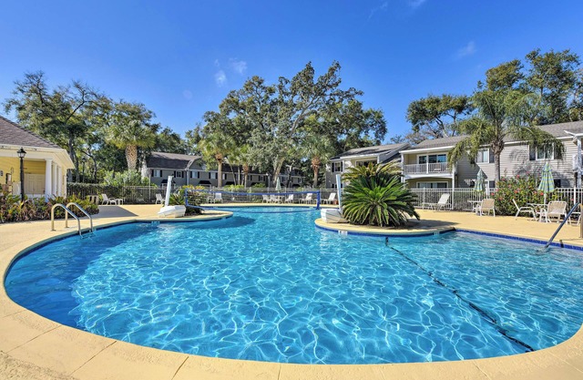 Condo w/ Amazing Amenities: 1 Mi to Beach!