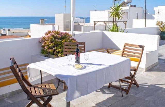 Casa en Conil pueblo con azotea y amplias vistas al mar