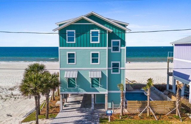 Constellation: Stunning 6 Bedroom New Build- Priv. Pool, Pet Friendly Sleeps 24!