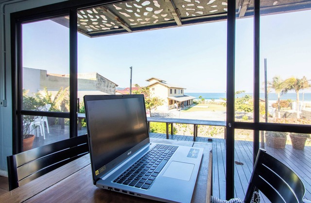 Container com vista para o mar e jacuzzi SUL11