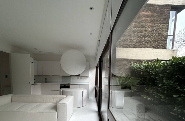 Contemporary Apartment in Central London