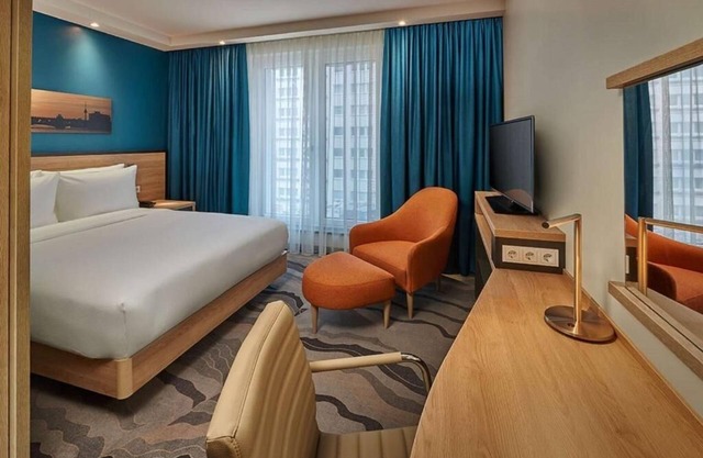 Contemporary Comfort in Berlin’s Historic Heart! City View Room, Free Breakfast!