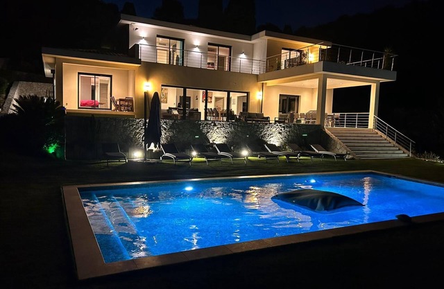 Villa sublime en las colinas, vista al mar, piscina