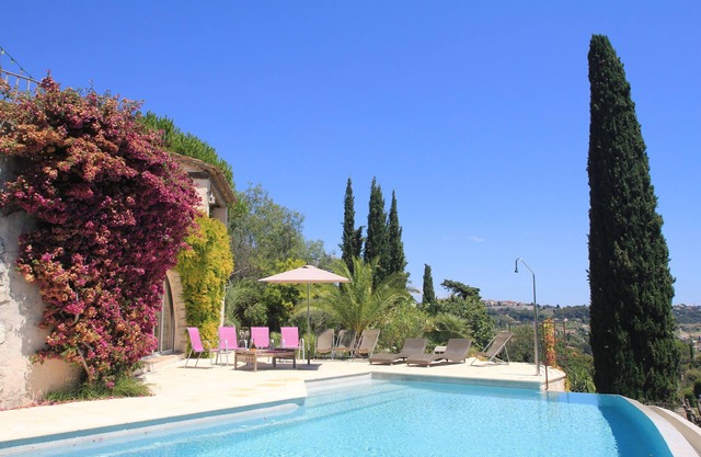 Contemporary Sea-View Villa with Infinity Pool – Near Saint-Paul de Vence