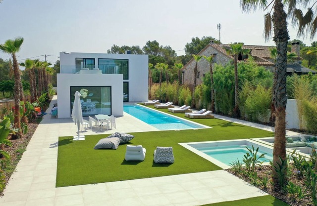 Contemporary luxury design villa in vineyards close to Barcelona