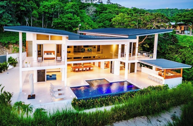 Contemporary Oceanview Villa w Infinity Edge Pool