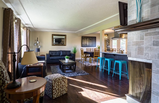 LEGAL 5 habitaciones / 3 baños 3100 pies cuadrados Acceso rápido a todo Portland tiene para ofrecer