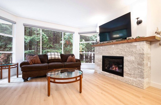 Contemporary Renovation - Ski in Ski Out