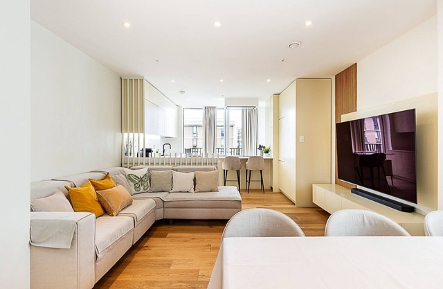 Contemporary Stratford Escape