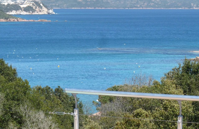 Villa contemporánea con excepcionales vistas al mar sobre la bahía de Sant'Amanza Bonifacio