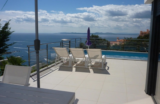 Villa contemporánea de lujo, 8 personas, piscina privada, vista al mar, ascensor
