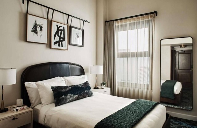 Convenient Downtown Stay | Outdoor Pool & Pet-Friendly LA Hotel