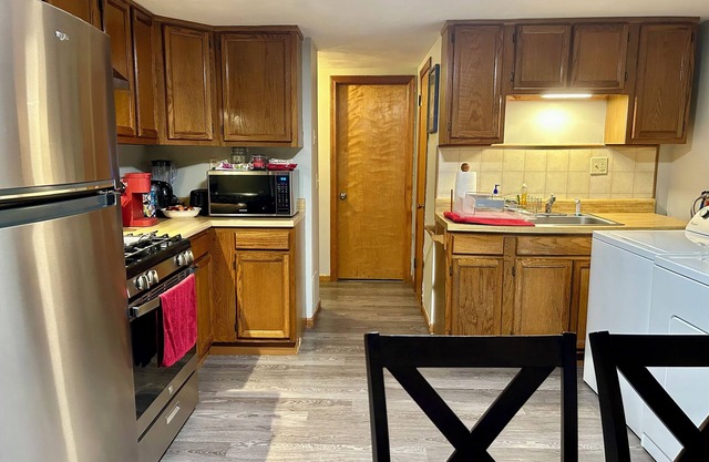 Convenient pet friendly 2br/3bd w/ full bathroom located in a safe & quite city