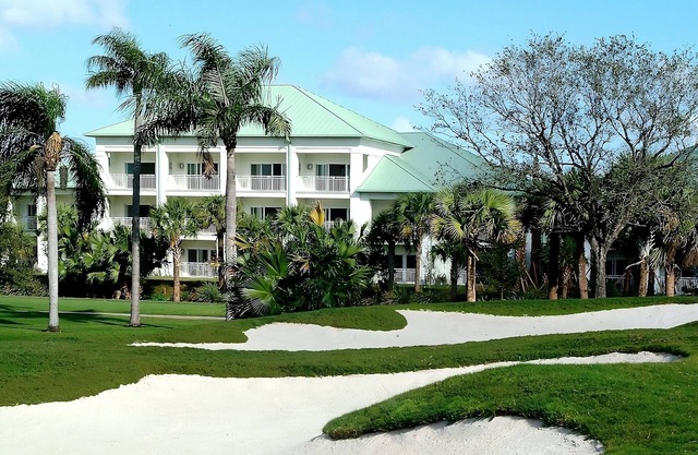 Convenient Stay in Miami! Close to Everything | 3 Spacious Rooms w/ Balcony