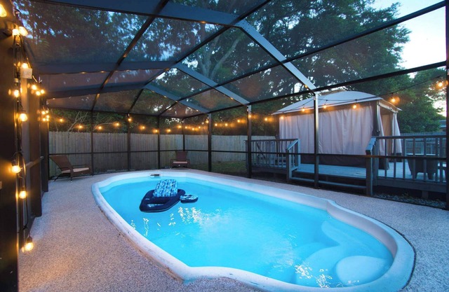 ~Papa's Paradise Sleeps 12 Heated Pool~