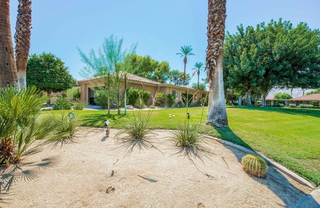Fresco Rancho Mirage Oasis Con Vista