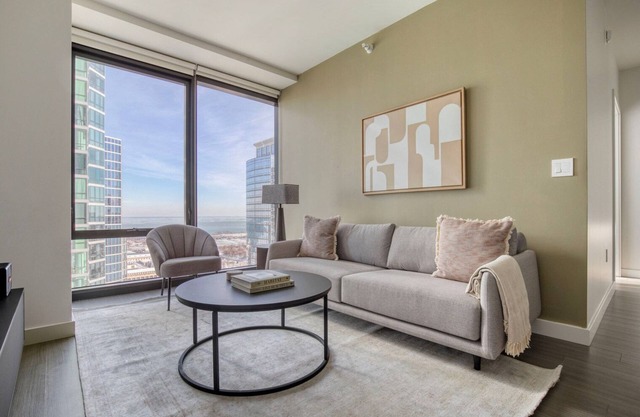 Cool South Loop 2BR w/ Pool, Gym & Sports, nr Grant Park, by Blueground