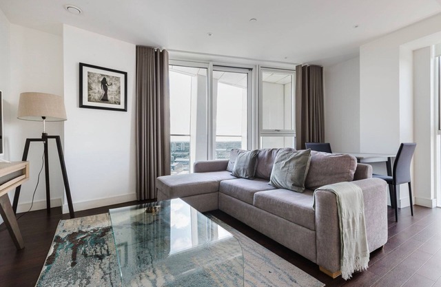 Cool Vauxhall 1BR w/ Gym, Media Room, W/D, Balcony & A/C, by Blueground