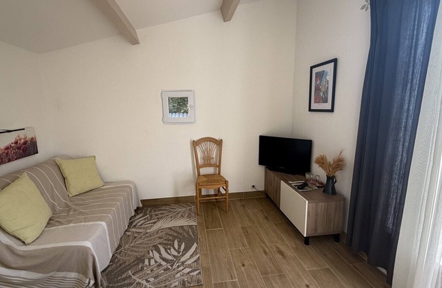 'Coquelicot' Guest Room with Mountain View, Wi-Fi and Air Conditioning