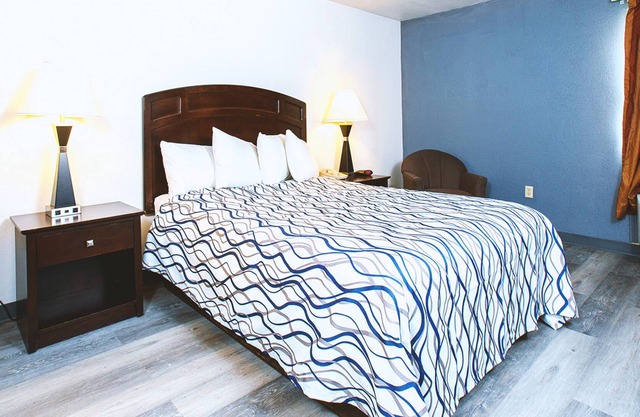 Coratel Inn & Suites by Jasper Park City - Wichita North - DKBNS